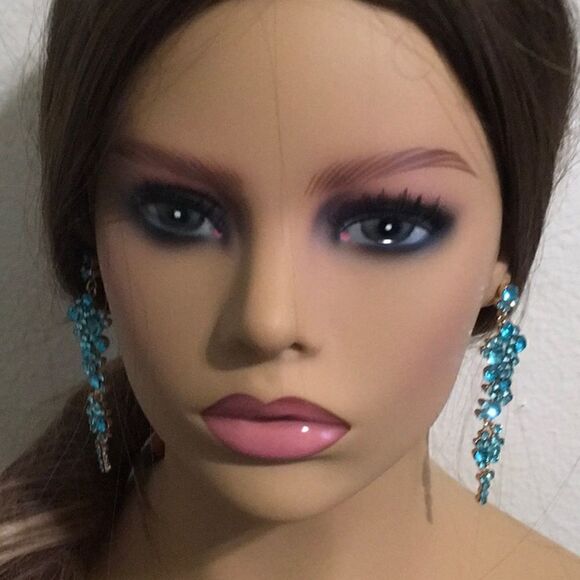 NWT gorgeous turquoise earrings   - Picture 2 of 3